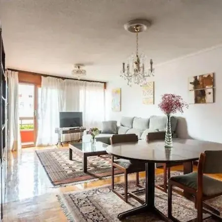 Luminoso Piso Grande Con Garaje En El Centro. Apartment *