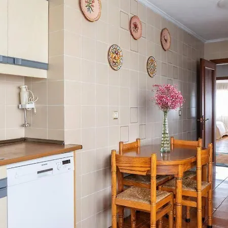 Luminoso Piso Grande Con Garaje En El Centro.