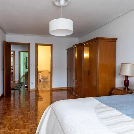 Luminoso Piso Grande Con Garaje En El Centro. *