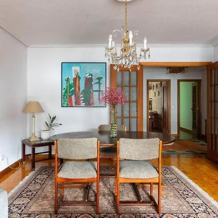 Luminoso Piso Grande Con Garaje En El Centro. Santander