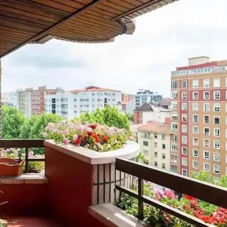 Luminoso Piso Grande Con Garaje En El Centro. Santander