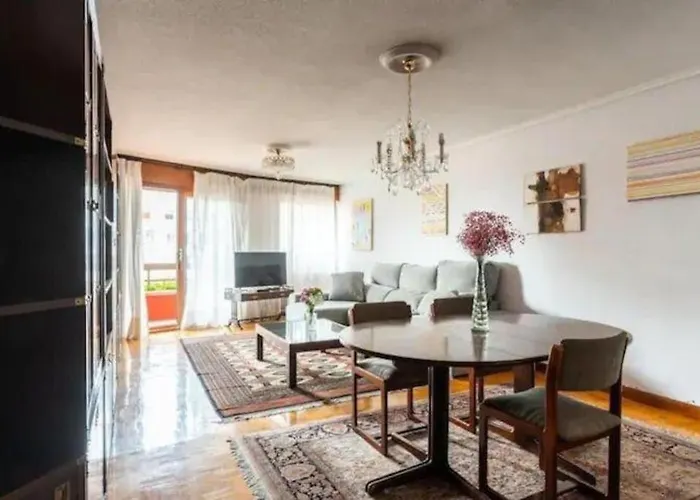 Luminoso Piso Grande Con Garaje En El Centro. Apartment *