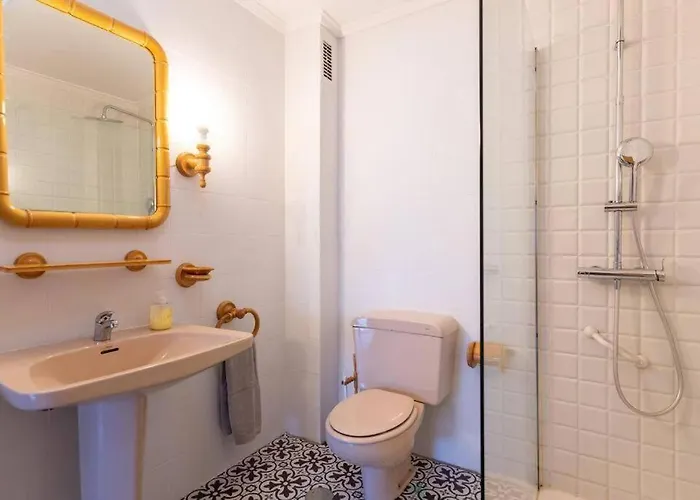 Luminoso Piso Grande Con Garaje En El Centro. * Santander