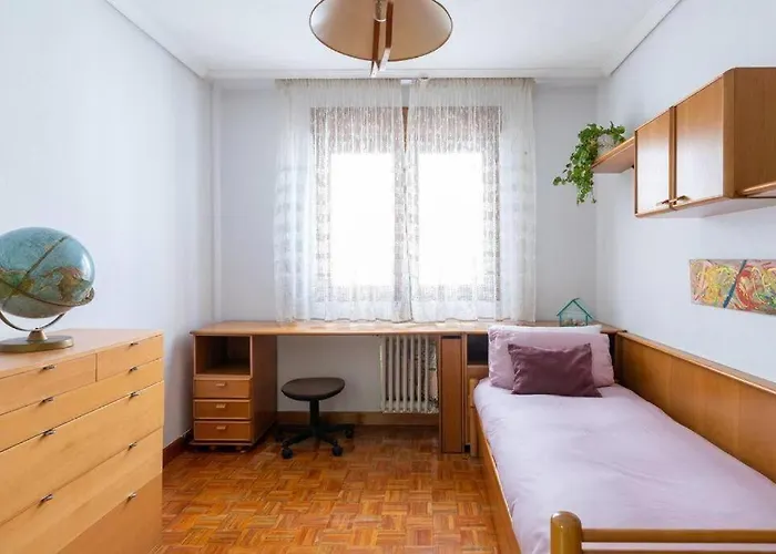 Luminoso Piso Grande Con Garaje En El Centro. * Santander