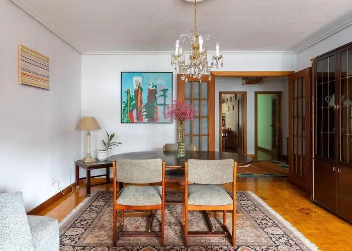 Luminoso Piso Grande Con Garaje En El Centro. Santander